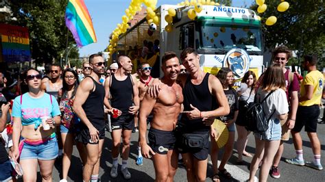 fiestas gay barcelona|Guía Gay de Barcelona 2024 .